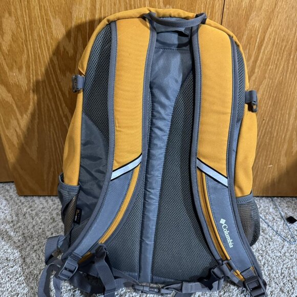 Columbia Outback Golden Fly Hiking Backpack Daypack Yellow Gray Outdoor - Picture 3 of 13